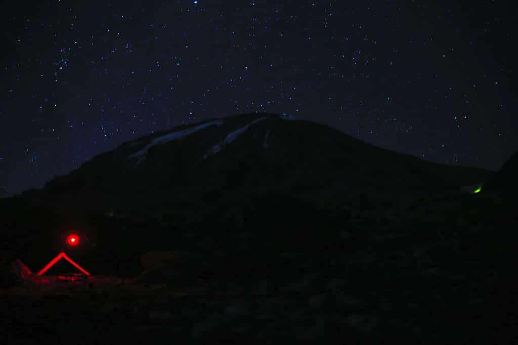 kilimanjaro-trekking-tag4 (10) Kilimanjaro bei Nacht mit Sternenhimmel