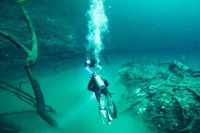 Tauchen in Cenote Angelita in Mexiko