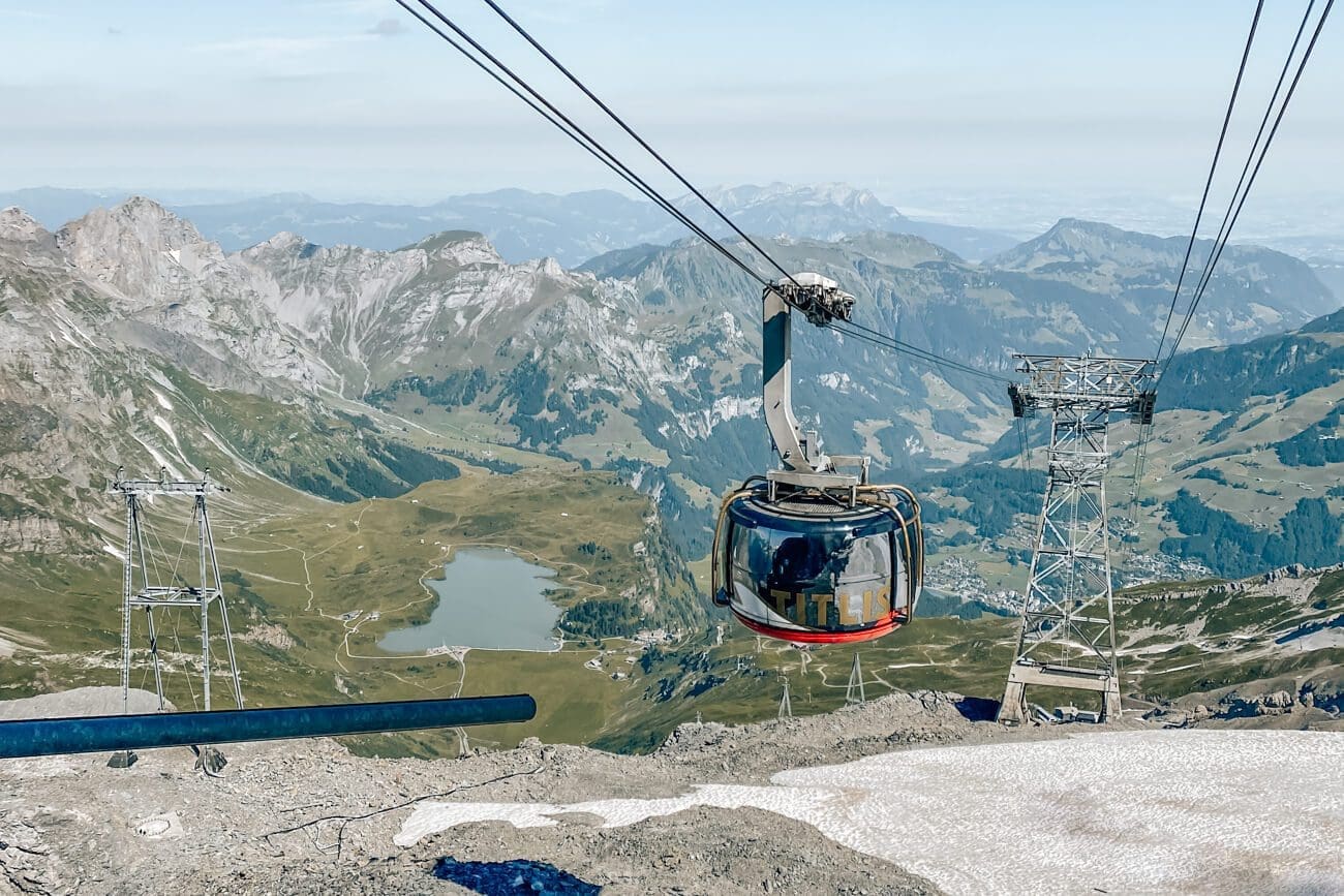 Auffahrt auf den Titlis in der Panorama-Bahn