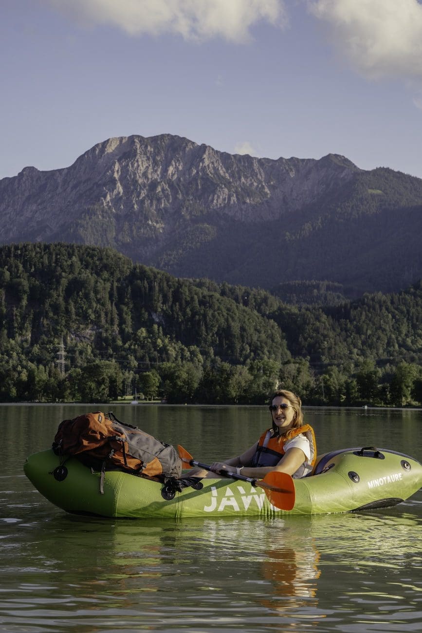 Packraft-Bayern-Lisa_Abenteuermomente53 mit dem Packraft vor dem Herzogstand