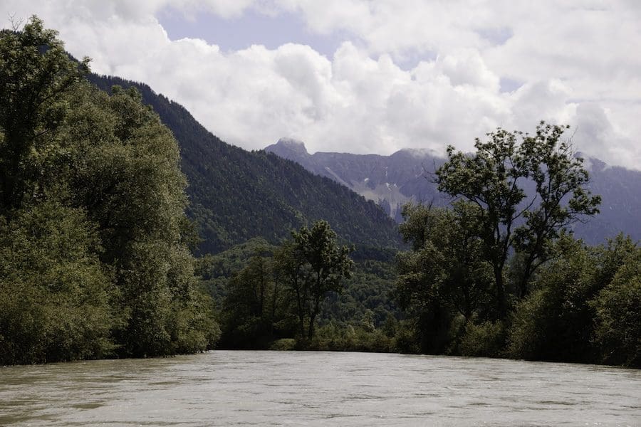 Packraft-Bayern-Lisa_Abenteuermomente85 Mit den Bayerischen Alpen im Rücken auf der Loisach