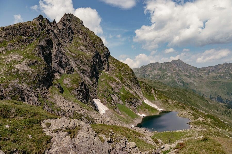 2024-07-Silvretta-Montafon-Alpgues68 Der Ausblick auf den unteren Alpguessee