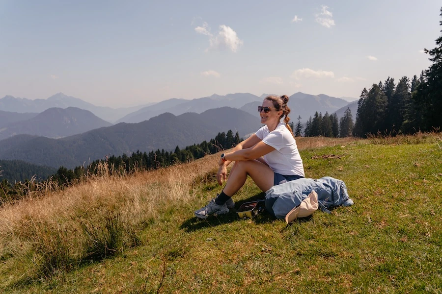 2025-08-12-Tegernsee-Schliersee90 (1) Pause an der Gindelalmschneid