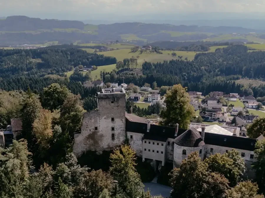 DJI_20250911144437_0151_D Burg Kreuzen von Oben