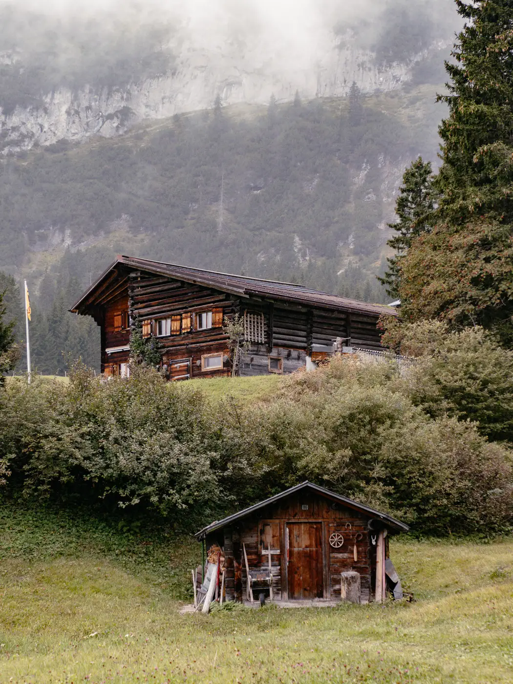 2025-09-29-Trutg-dil-Flem250 Holzhütten in Flims