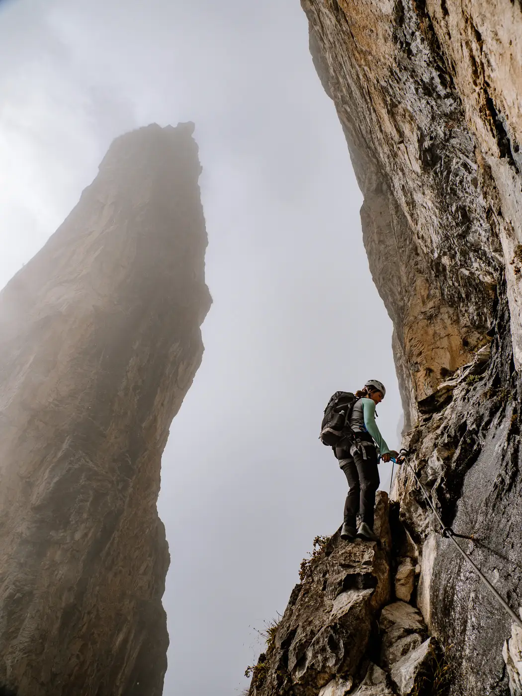2025-10-01-Pinut-Klettersteig47 Blick auf den Klettertsieg und Meilerstein